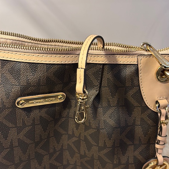 Michael Kors Tan and Brown Shoulder Bag with Gold Hardware LG - Picture 15 of 16